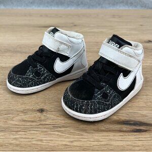 Nike Boys Son Of Force Mid Top Sneaker Shoe Size 4C Black White Walker Stretch